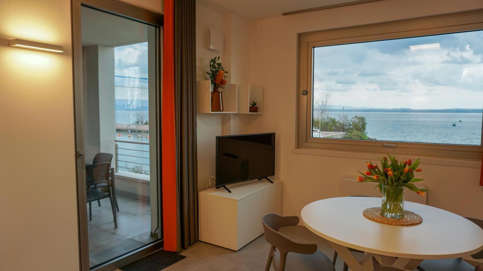 Sirmio Apartments - Darsena Stay Сирмионе Екстериор снимка