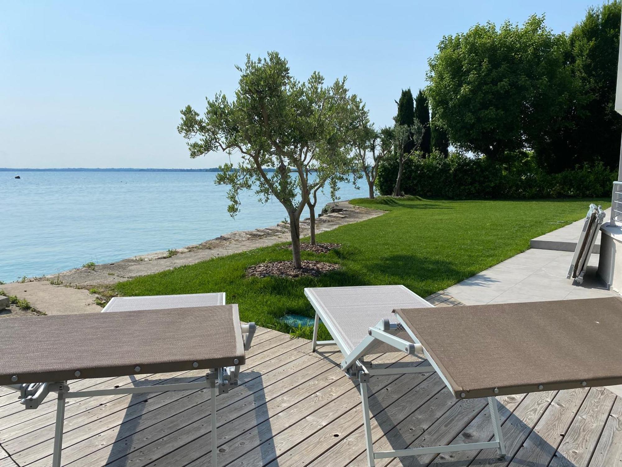 Sirmio Apartments - Darsena Stay Сирмионе Екстериор снимка