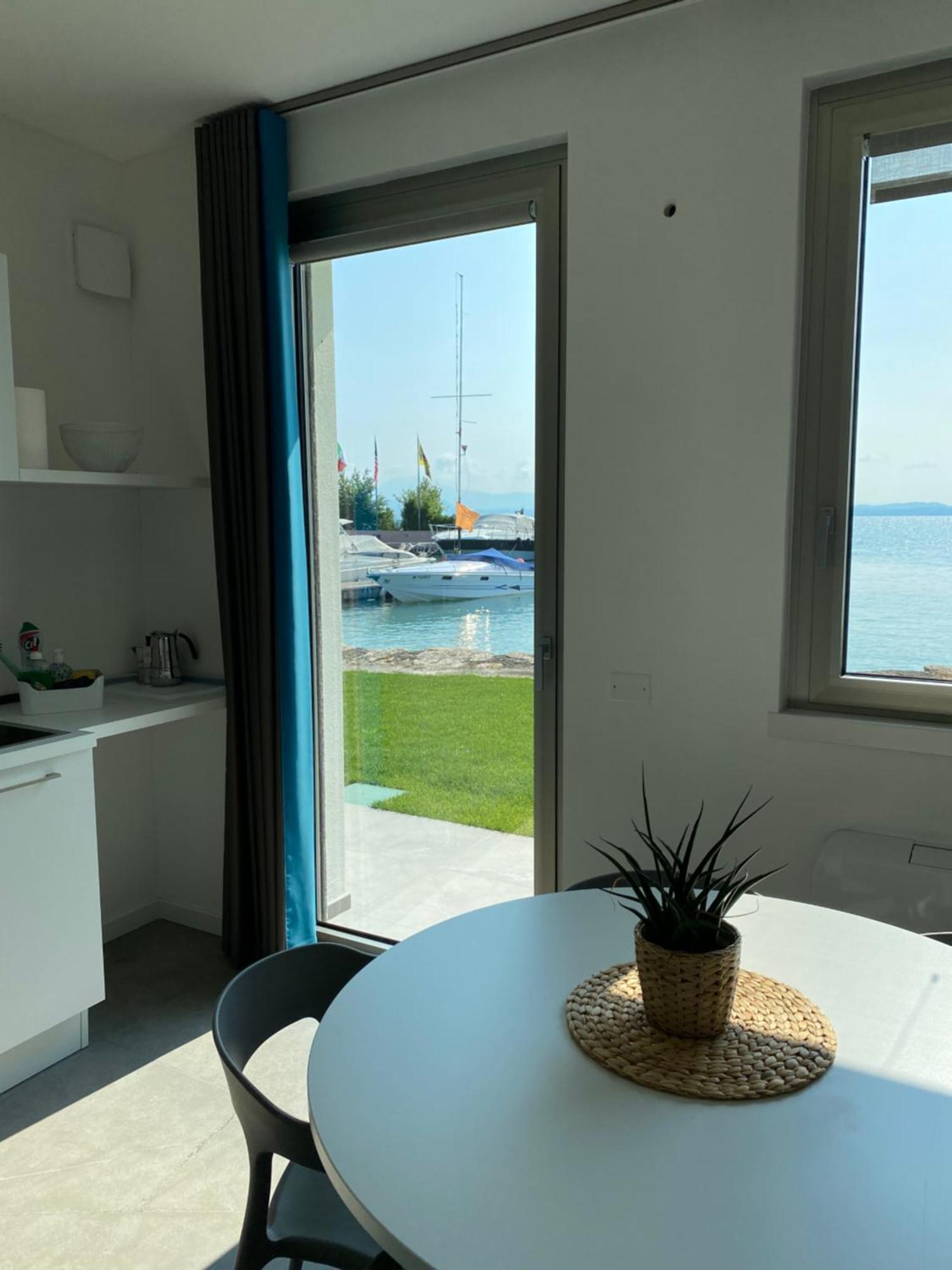 Sirmio Apartments - Darsena Stay Сирмионе Екстериор снимка
