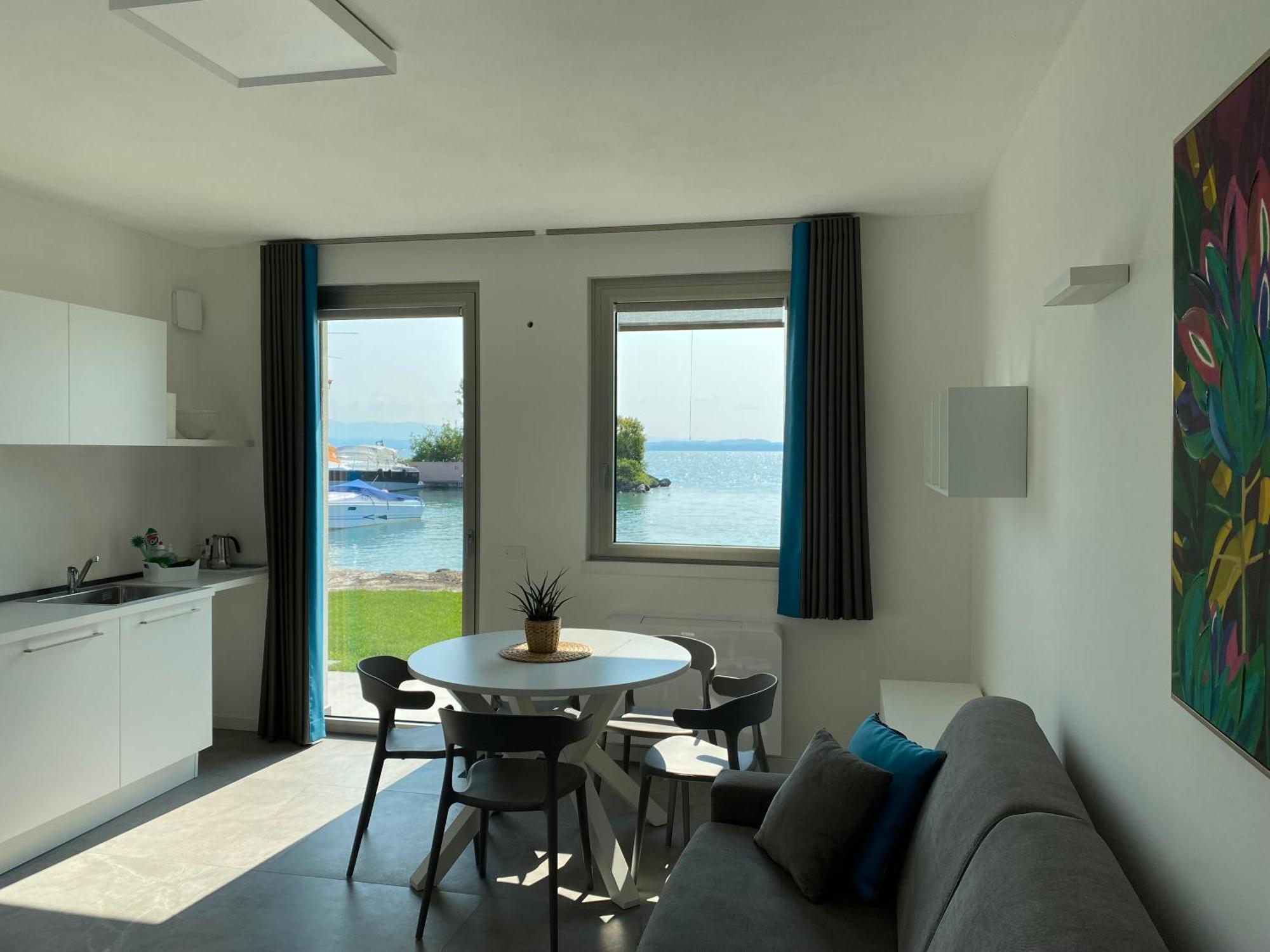Sirmio Apartments - Darsena Stay Сирмионе Екстериор снимка