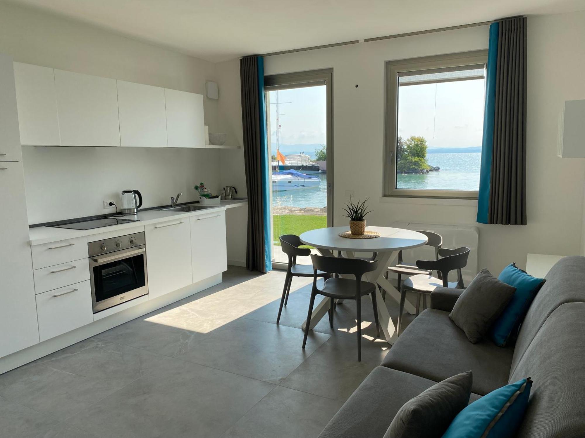 Sirmio Apartments - Darsena Stay Сирмионе Екстериор снимка