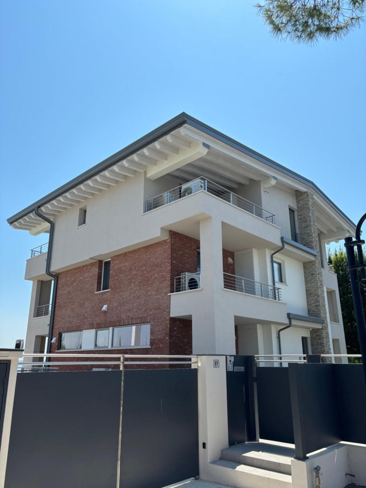 Sirmio Apartments - Darsena Stay Сирмионе Екстериор снимка
