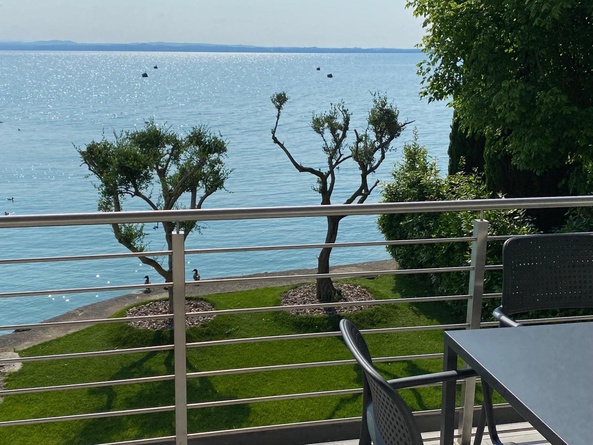 Sirmio Apartments - Darsena Stay Сирмионе Екстериор снимка