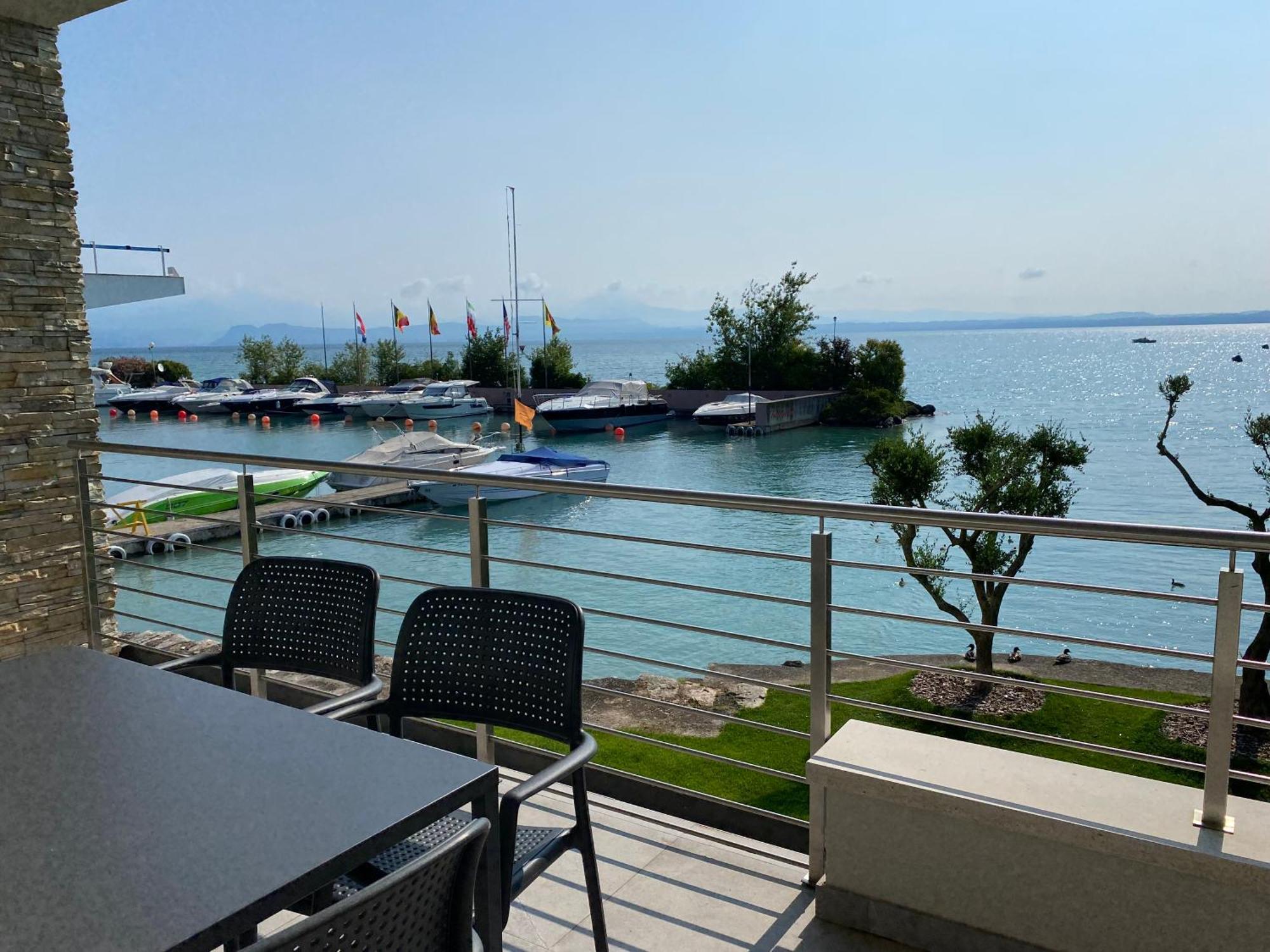 Sirmio Apartments - Darsena Stay Сирмионе Екстериор снимка